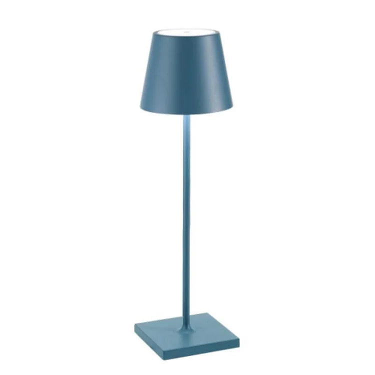 "Moderne, bærbar trådløs LED-bordlampe med dimmefunksjon og vanntett design, perfekt for inne- og utebruk."