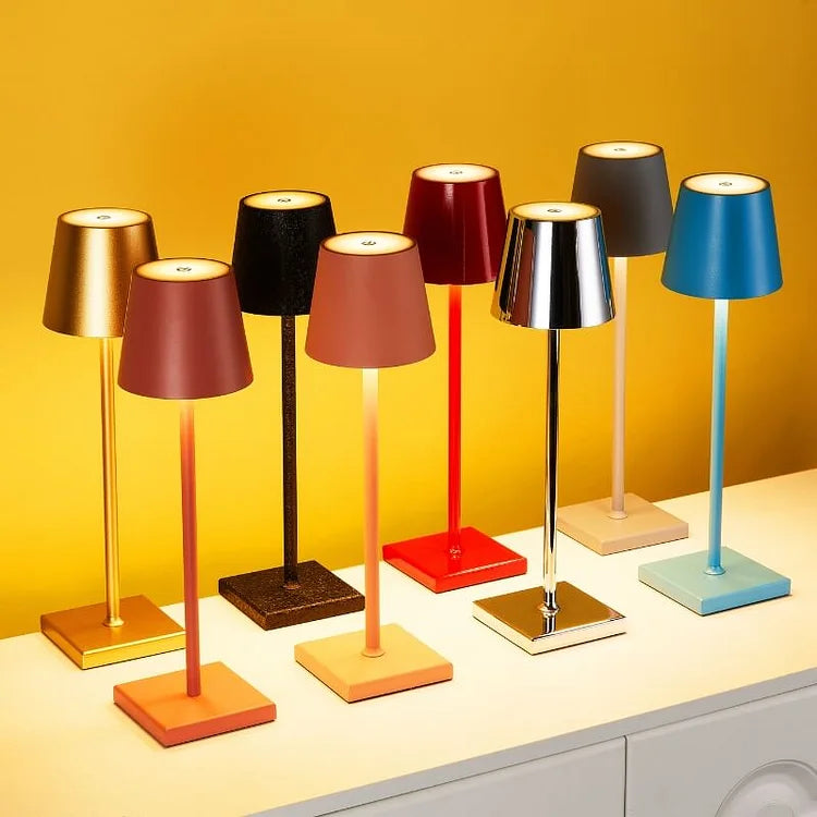 "Moderne, bærbar trådløs LED-bordlampe med dimmefunksjon og vanntett design, perfekt for inne- og utebruk."
