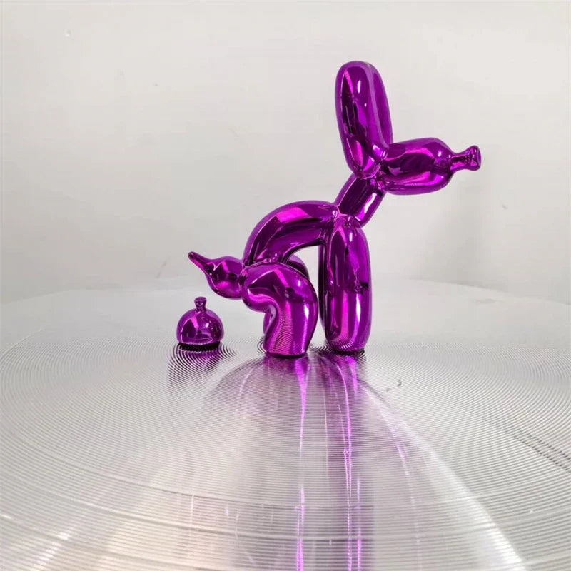 Lekfull ballonghund dekorasjon i blått, kunstnerisk interiørdetalj. En fargerik skulptur.