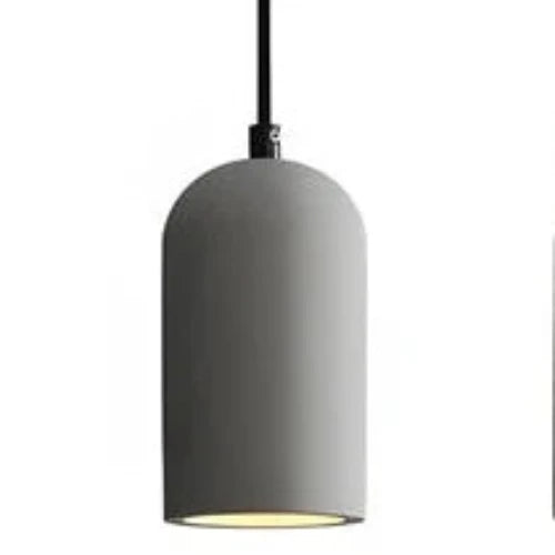 Moderne betong pendellampe med industrielt design og justerbar ledning, gir mykt lys i grå, svart eller lysegrå farge.