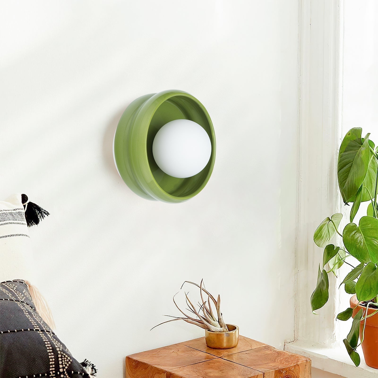 Circo rund vegglampe. Elegant og moderne design. Gir myk, atmosfærisk belysning til ditt hjem.