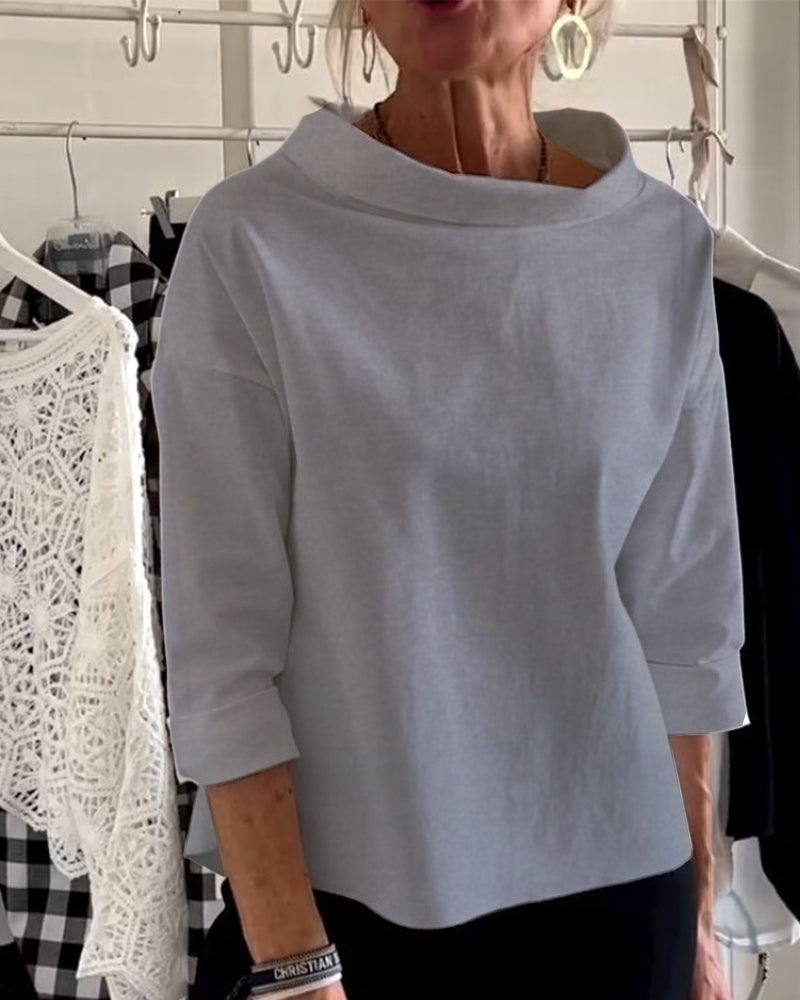 Dame topp med høy krage. Elegant, moderne og pustende bluse for kvinner, passer til enhver anledning.