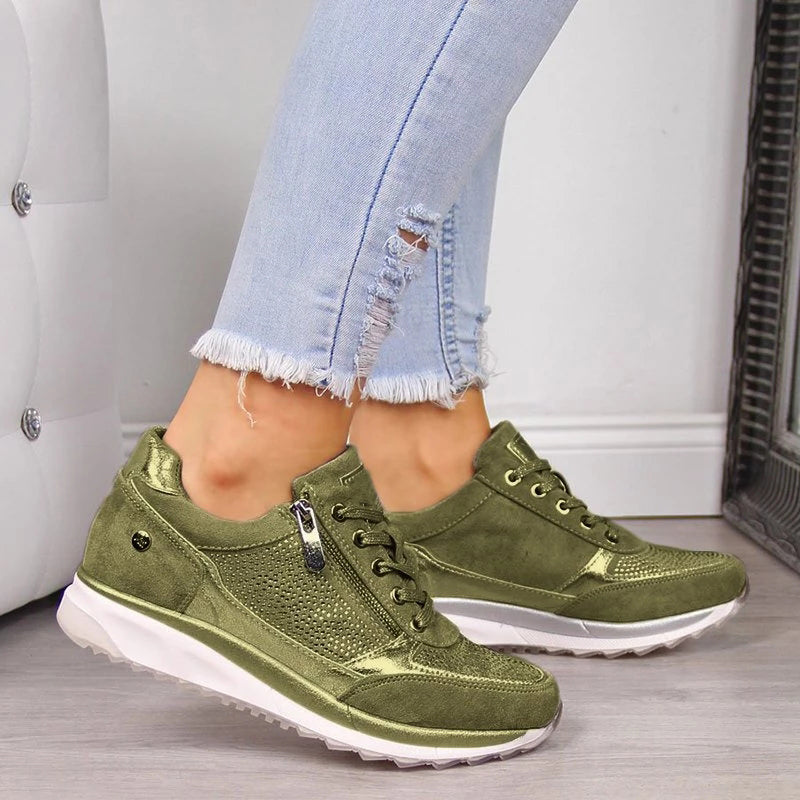 Stilige, moderne damesko, utendørssko i sneakers-stil med sklisikker såle for urbane eventyr.