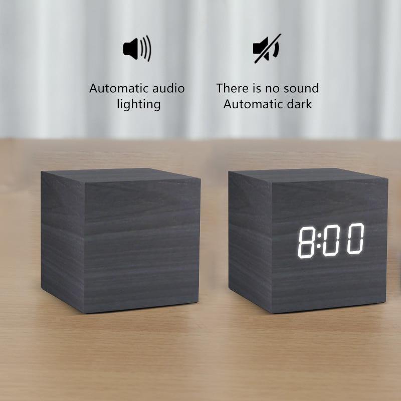 Smart digital vekkerklokke med slumrefunksjon og moderne design, et must for det smarte hjemmet.