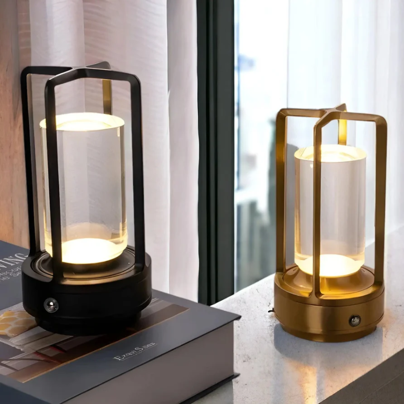 Trådløs dimbar LED lampe med berøringssensor for justerbar lysstyrke, perfekt for innendørs belysning.
