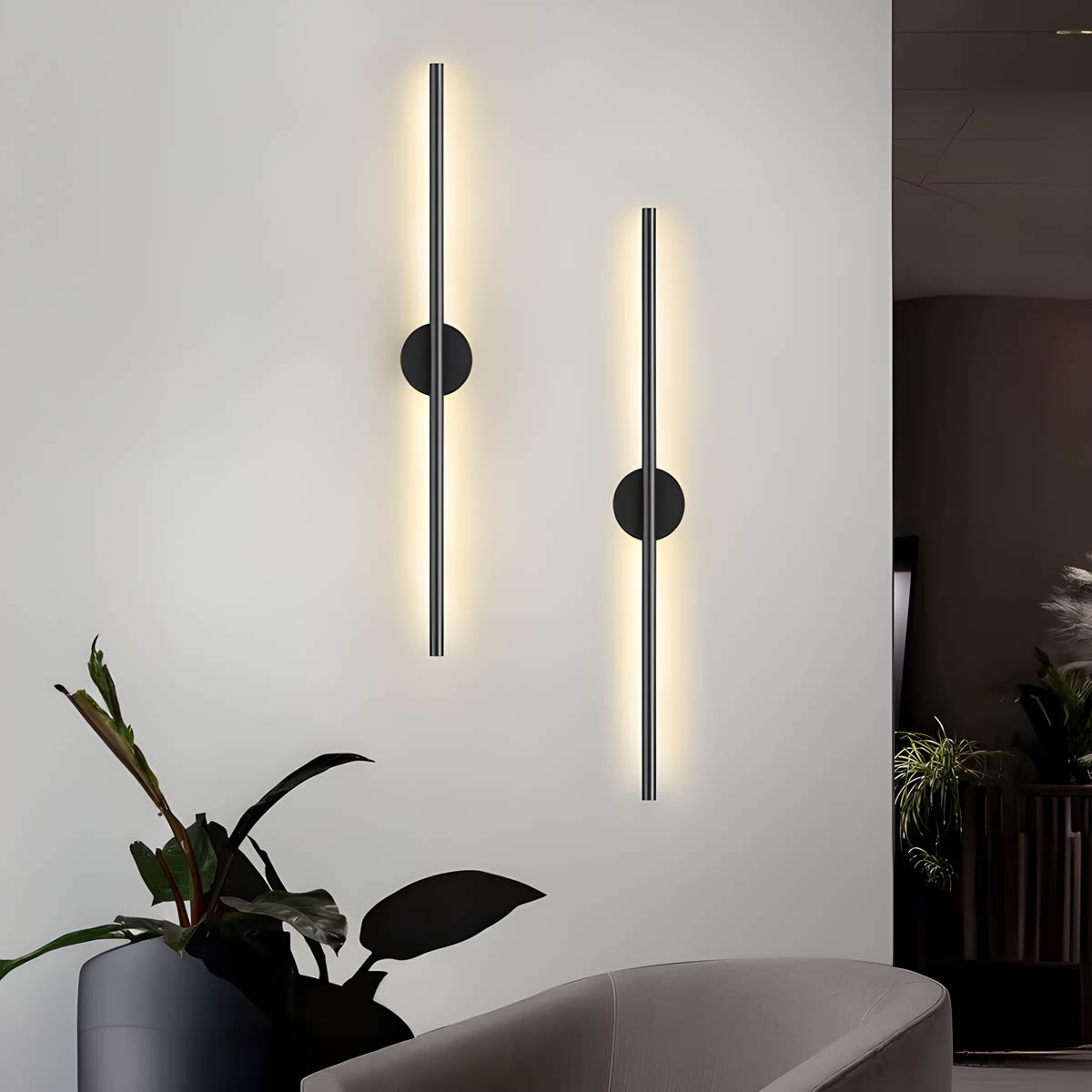 "Moderne dimbar vegglampe i aluminium med ellipseform for stilfull belysning, til forskjellige romstørrelser."