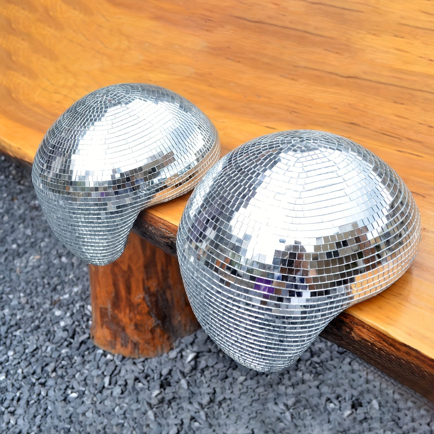Glamorøs diskokuleskulptur med speilglass, ideell for festtilbehør og boliginnredning