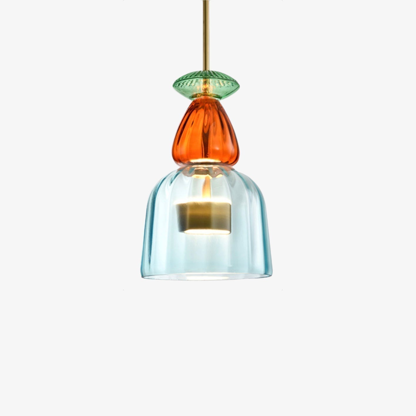 Fargerik pendellampe i en moderne spisestue, viser hvordan den forbedrer interiøret. Elegant LED-taklampe.