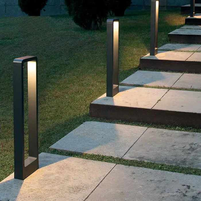 Stilfull 60cm grå LED jordspotlight. Effektiv hagebelysning og moderne design for ditt uterom.