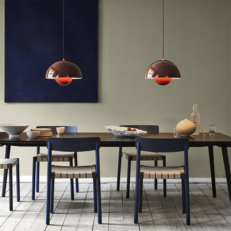 Trendy halvsirkel taklampe. Belysning som hever interiøret i stue eller soverom.