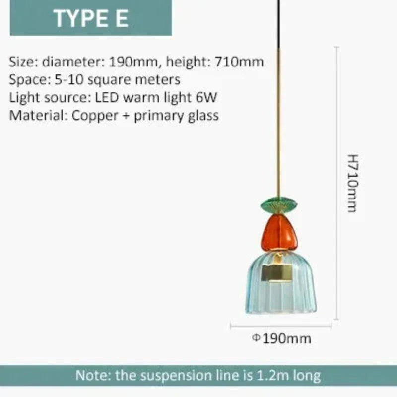 Unik designlampe i fargerikt glass. Fleksibel som stemningslys og moderne belysning i mange rom.