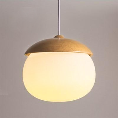 Elegant designlampe for tak. Hengende lampe i treutseende gir moderne preg til ethvert rom.