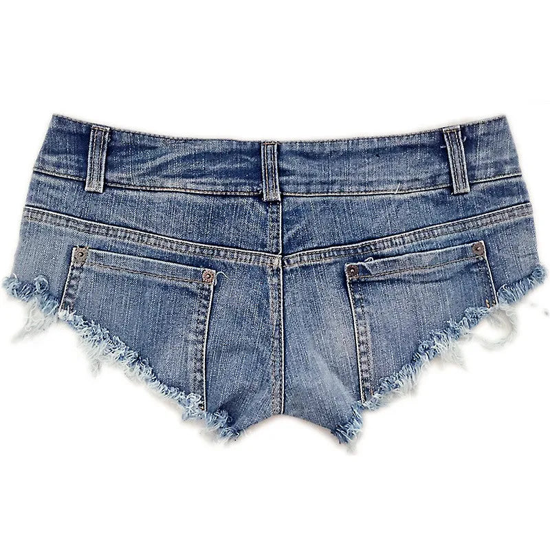 "Moderne korte jeansshorts med stilige slitasjedetaljer foran, trendy og komfortabel passform for sommerbruk."