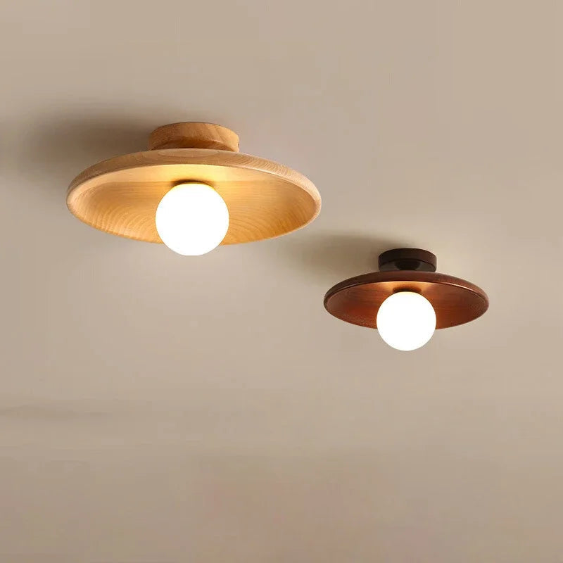 Taklampe som gir varm og innbydende belysning, passer utmerket over spisebordet.