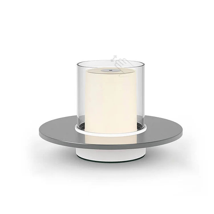 "Moderne LED-induksjonsstearinlys i elegant gullfarge, gir realistisk varm glød uten flammer. Perfekt for hjemmedekor."