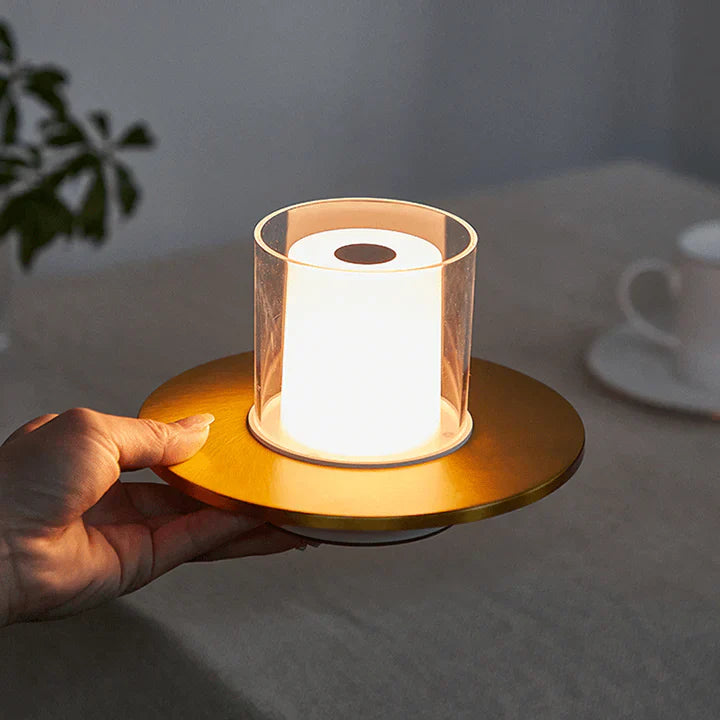 "Moderne LED-induksjonsstearinlys i elegant gullfarge, gir realistisk varm glød uten flammer. Perfekt for hjemmedekor."