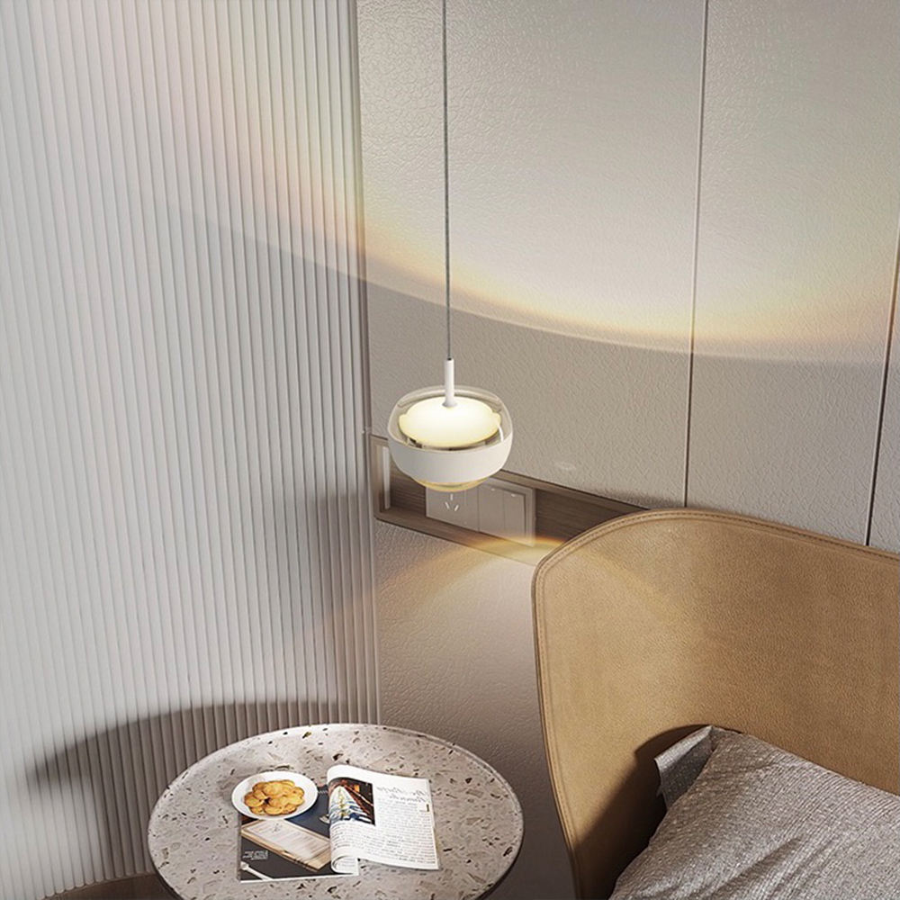 "Moderne LED-pendel med minimalistisk halvsirkel, avgir innbydende lys. Perfekt for spisestue og soverom."