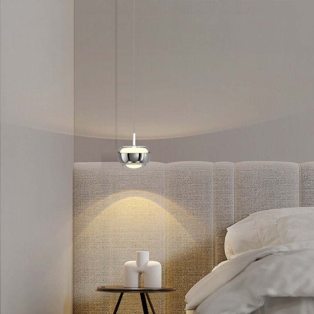 "Moderne LED-pendel med minimalistisk halvsirkel, avgir innbydende lys. Perfekt for spisestue og soverom."