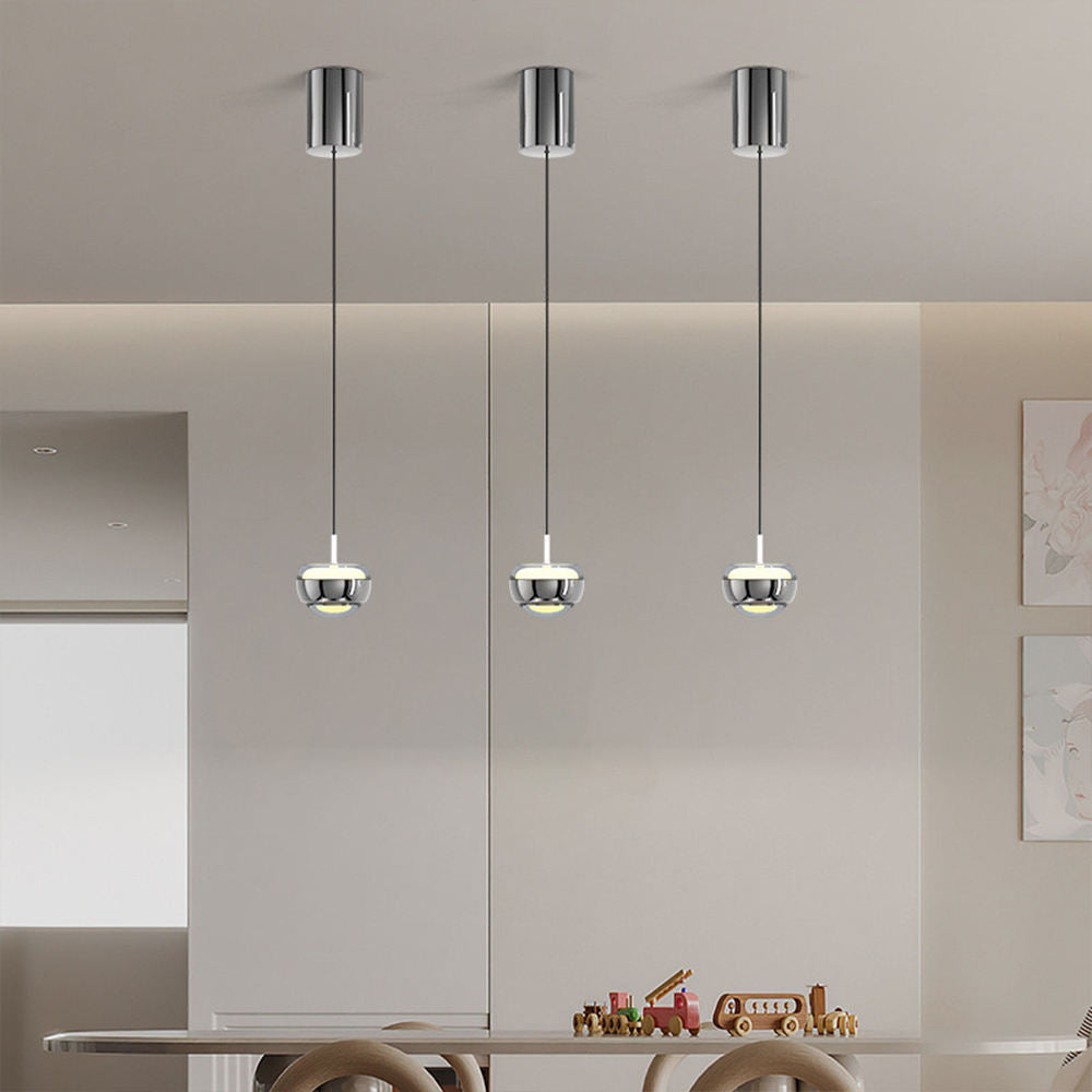 "Moderne LED-pendel med minimalistisk halvsirkel, avgir innbydende lys. Perfekt for spisestue og soverom."