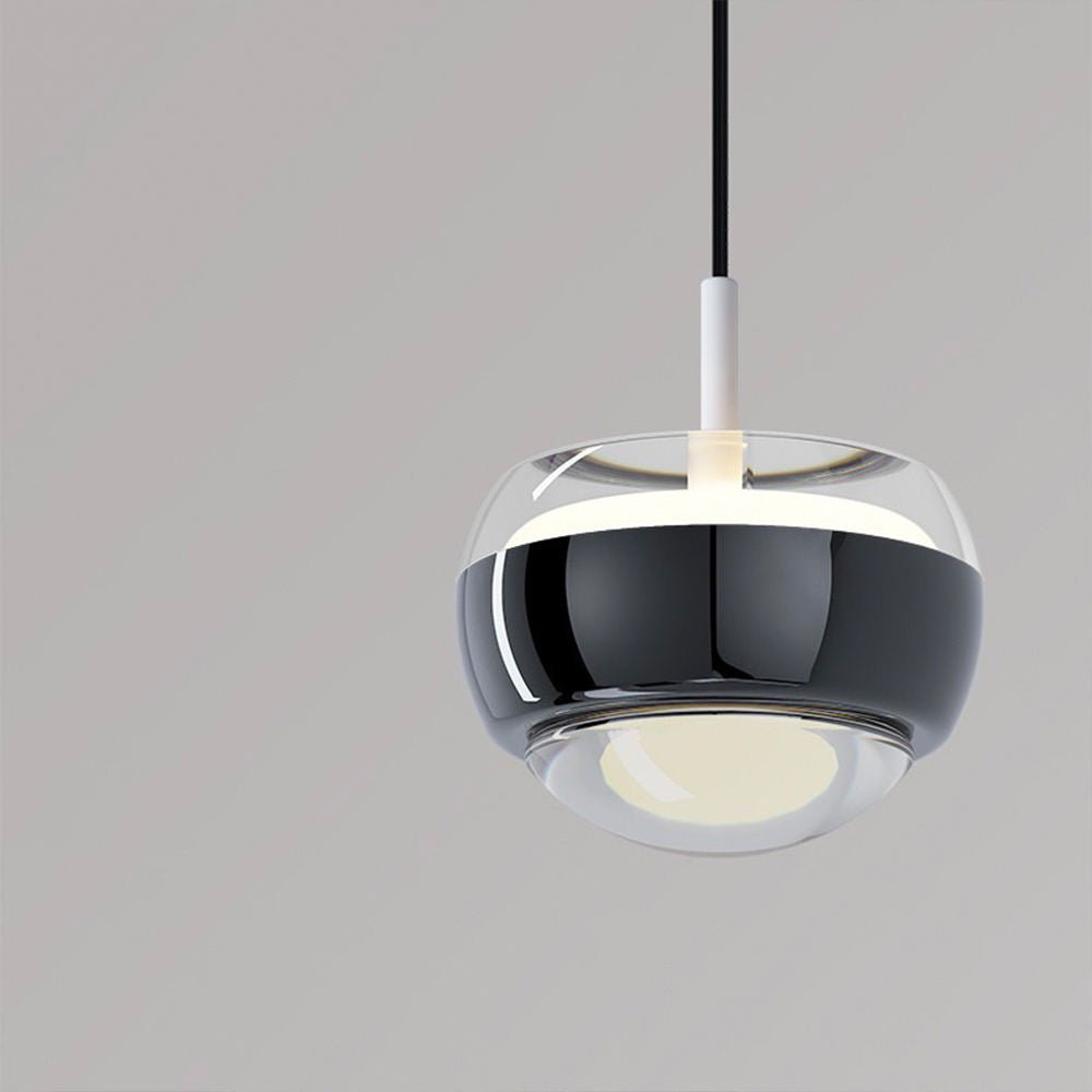"Moderne LED-pendel med minimalistisk halvsirkel, avgir innbydende lys. Perfekt for spisestue og soverom."