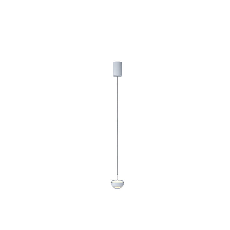 "Moderne LED-pendel med minimalistisk halvsirkel, avgir innbydende lys. Perfekt for spisestue og soverom."