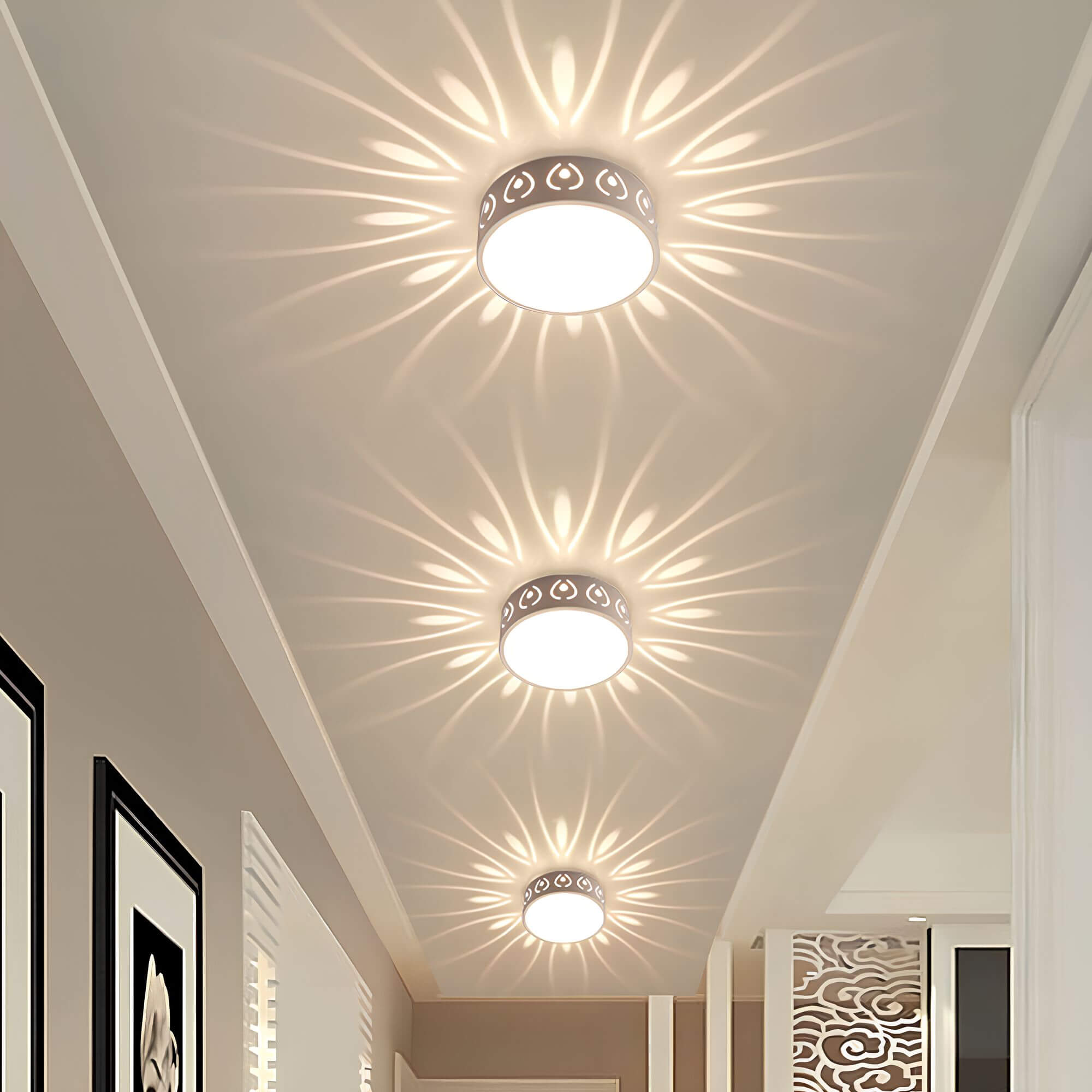 Elegant, energieffektiv LED-taklampe i beige. Ideell for gang, entré og balkong, med vanntett design.