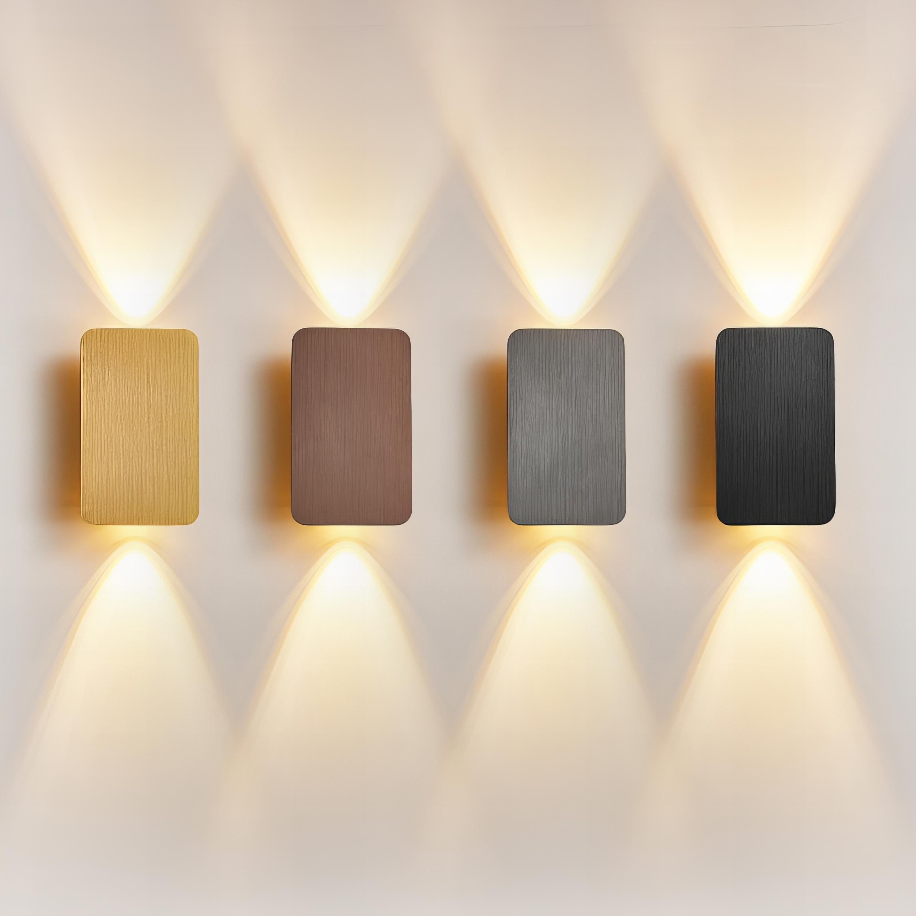 "Moderne LED vegglampe med justerbar rektangulær design, metallisk overflate, opp- og ned-belysning, for interiør."