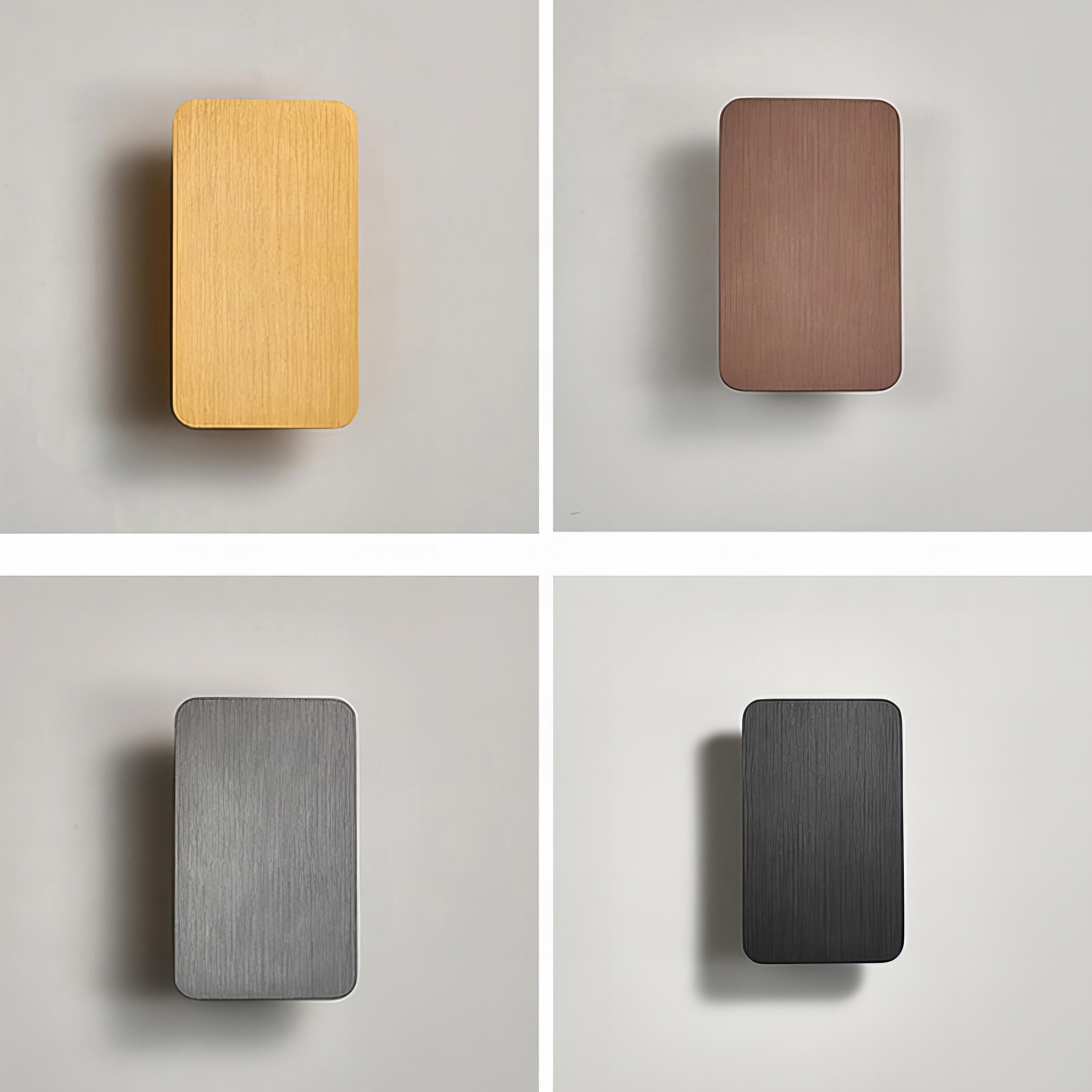 "Moderne LED vegglampe med justerbar rektangulær design, metallisk overflate, opp- og ned-belysning, for interiør."