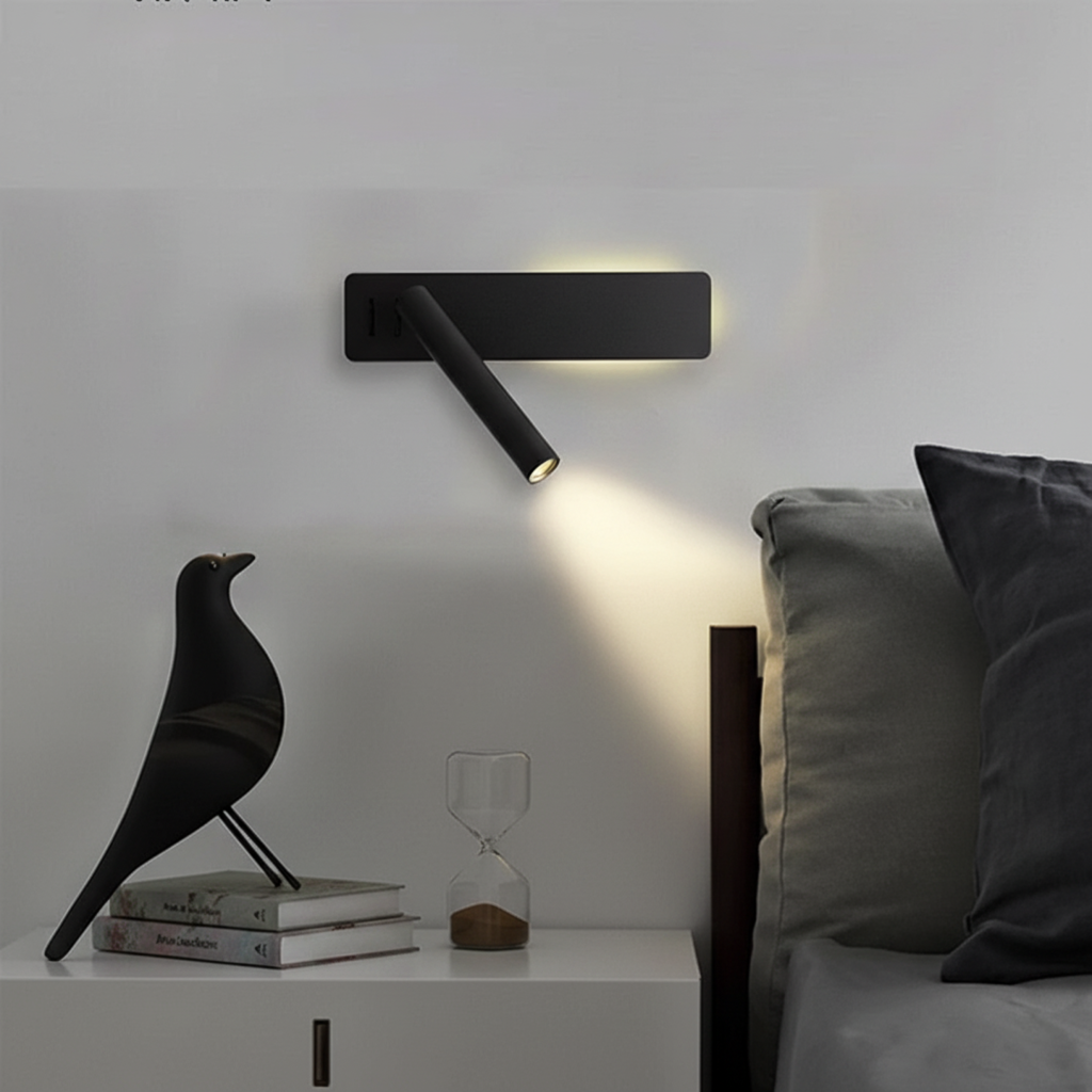 Funksjonell LED vegglampe med både justerbart leselys og diskret baklys. Moderne design for soverom og stue.