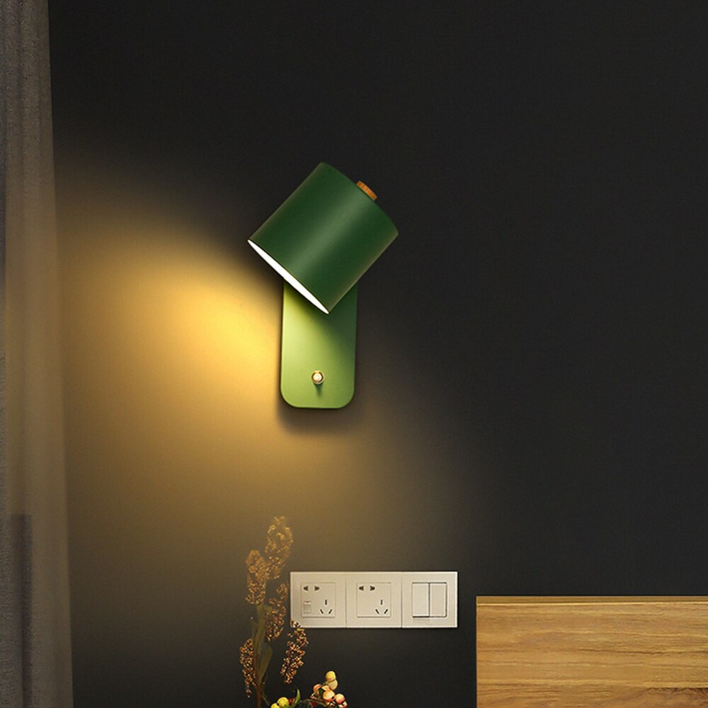 Funksjonell LED vegglampe med bryter. Passer perfekt for moderne hjem. Energieffektivt vegglys og dekorativ belysning.