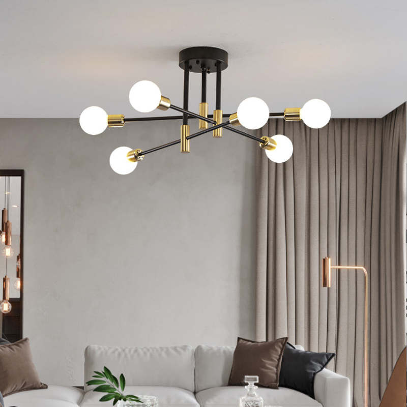 "Moderne lysekrone med glasskuler, elegant design, flere lysalternativer, naturlig lyseffekt, perfekt for stilig interiør."