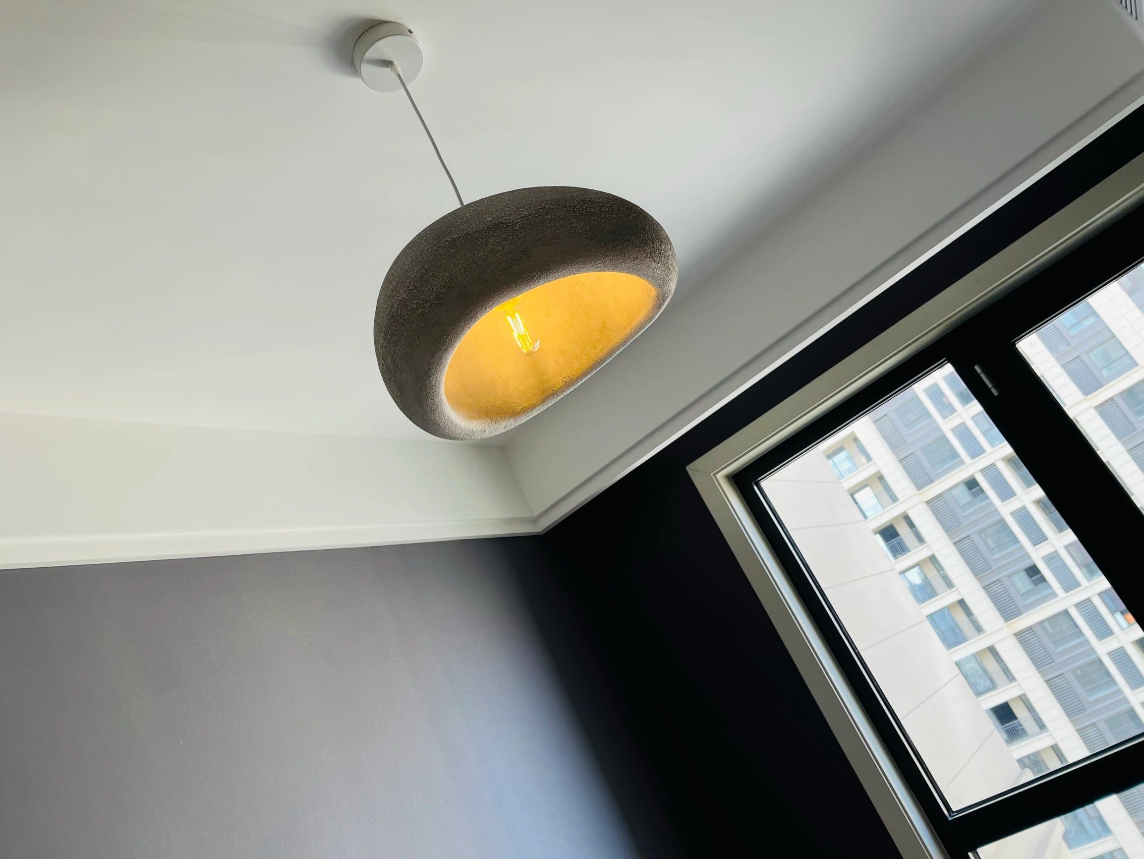 Pendellampe med avansert LED-teknologi, energieffektiv belysning for ethvert hjem.