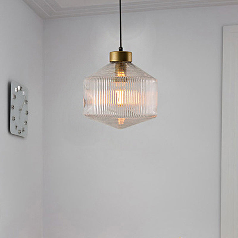 "Moderne pendellampe i amber med trommeldesign, vist med røykgrå og klar fargealternativ, perfekt for stilig interiør."