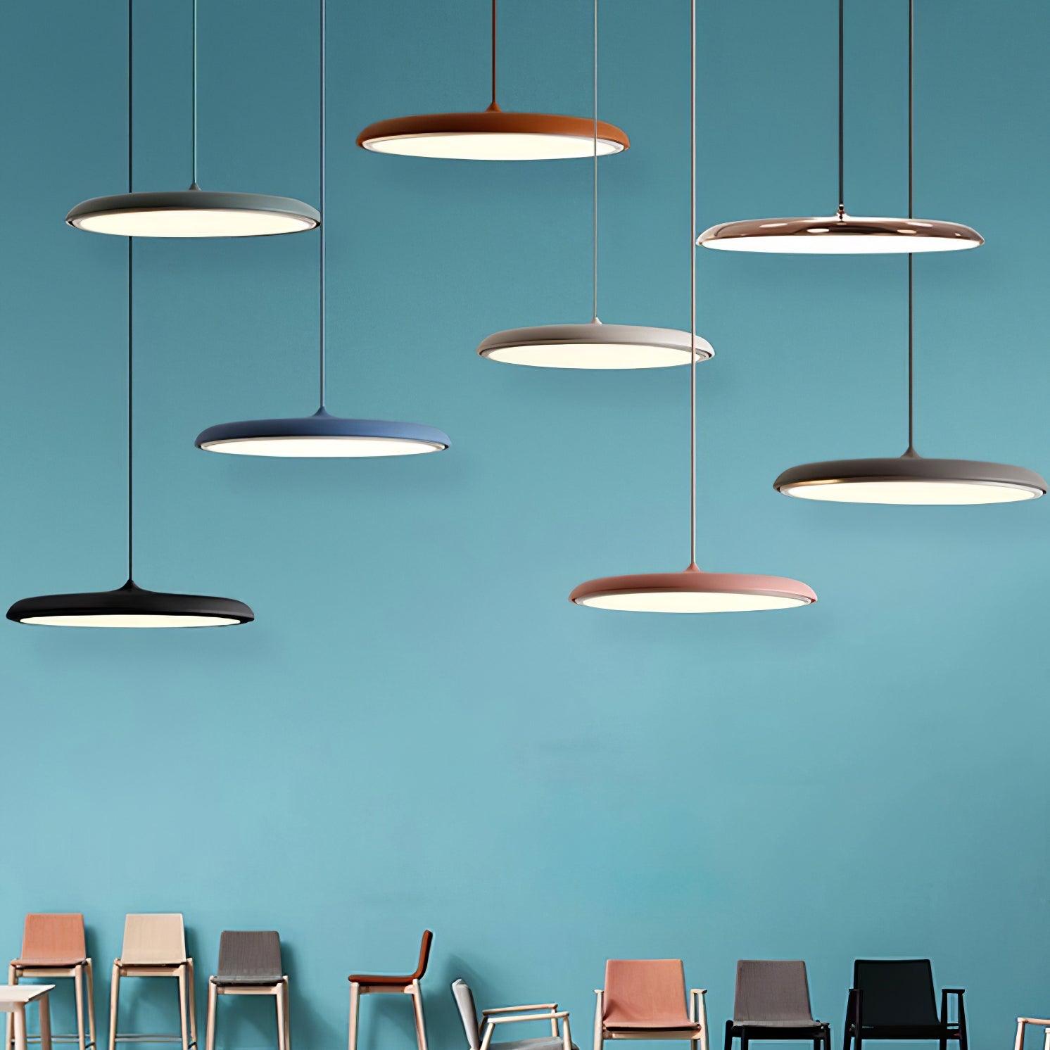 "Moderne pendellampe i flere farger, sofistikert minimalisme. Luksuriøst design, perfekt for interiør, energibesparende."