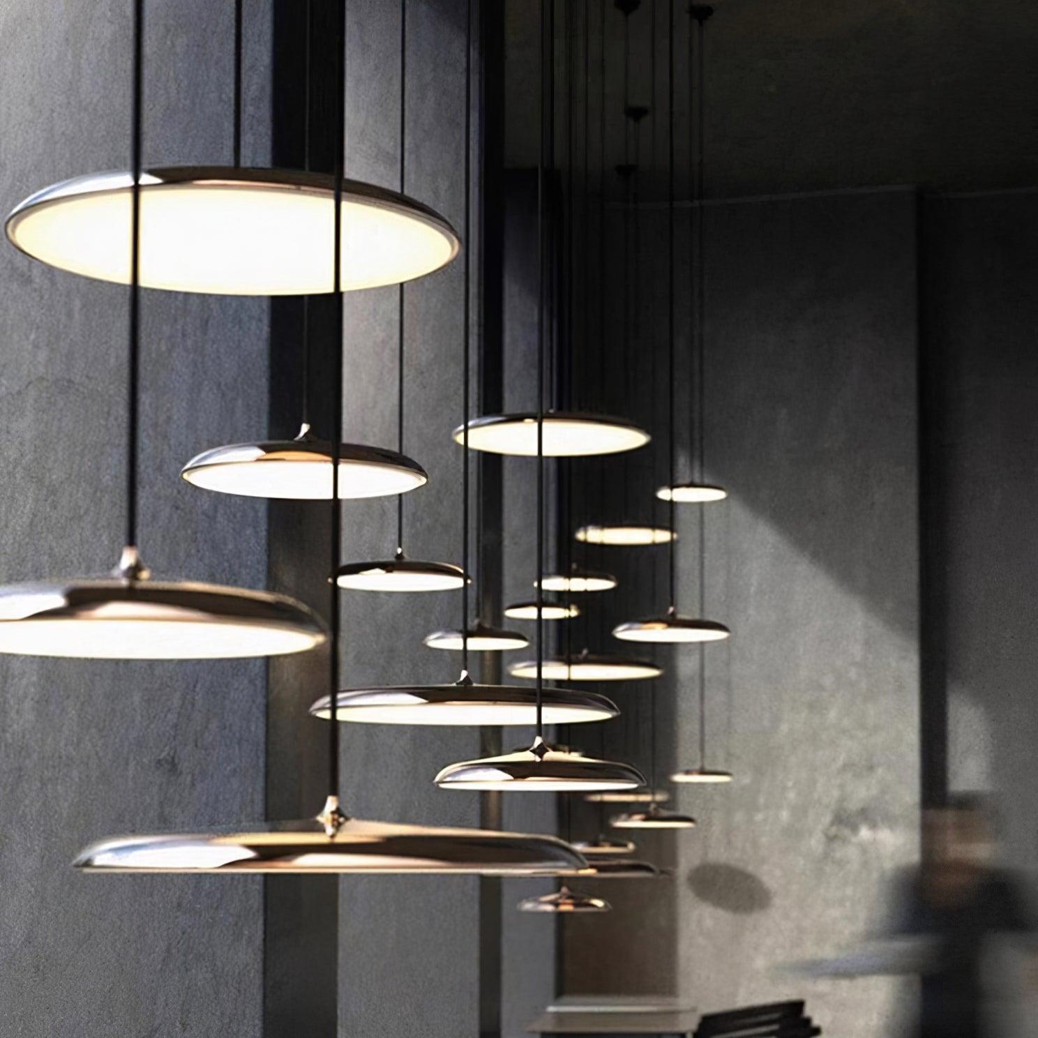 "Moderne pendellampe i flere farger, sofistikert minimalisme. Luksuriøst design, perfekt for interiør, energibesparende."