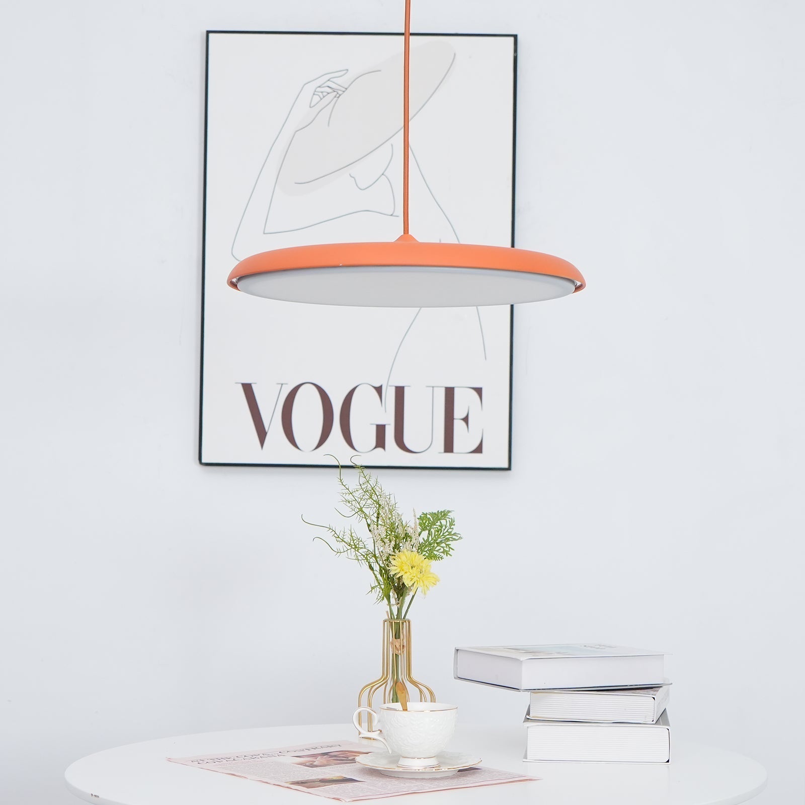 "Moderne pendellampe i flere farger, sofistikert minimalisme. Luksuriøst design, perfekt for interiør, energibesparende."
