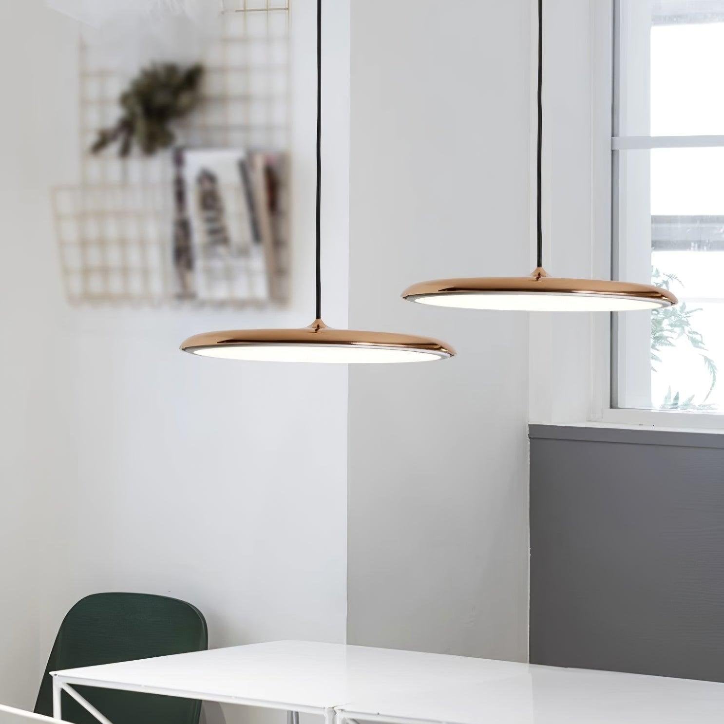 "Moderne pendellampe i flere farger, sofistikert minimalisme. Luksuriøst design, perfekt for interiør, energibesparende."