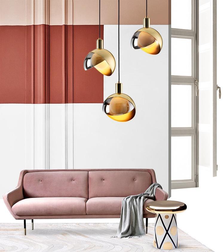 "Moderne pendellampe i gullglass med røykgrå skjerm, elegant nordisk stil, perfekt for stue og spisestue."