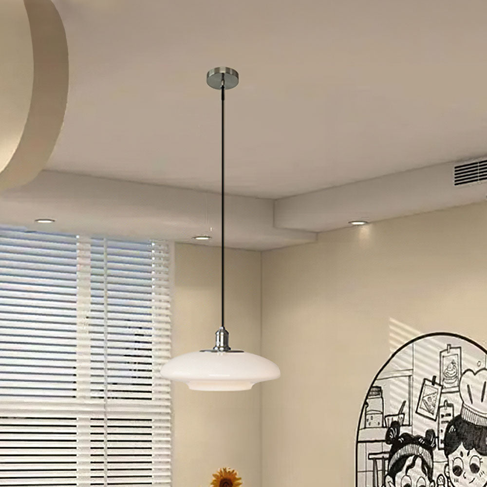 "Moderne pendellampe i hvitt glass, minimalistisk design, hvit finish, elegant belysning for hjem, stue eller kjøkken."