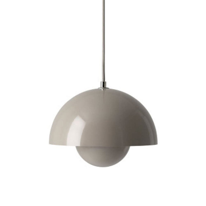 Moderne pendellampe med blomsterpotte for soverom, elegant og funksjonelt design.
