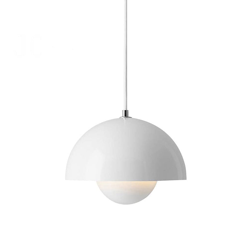 Enkel, men stilfull pendellampe med integrert blomsterpotte, ideell for minimalistiske soverom.