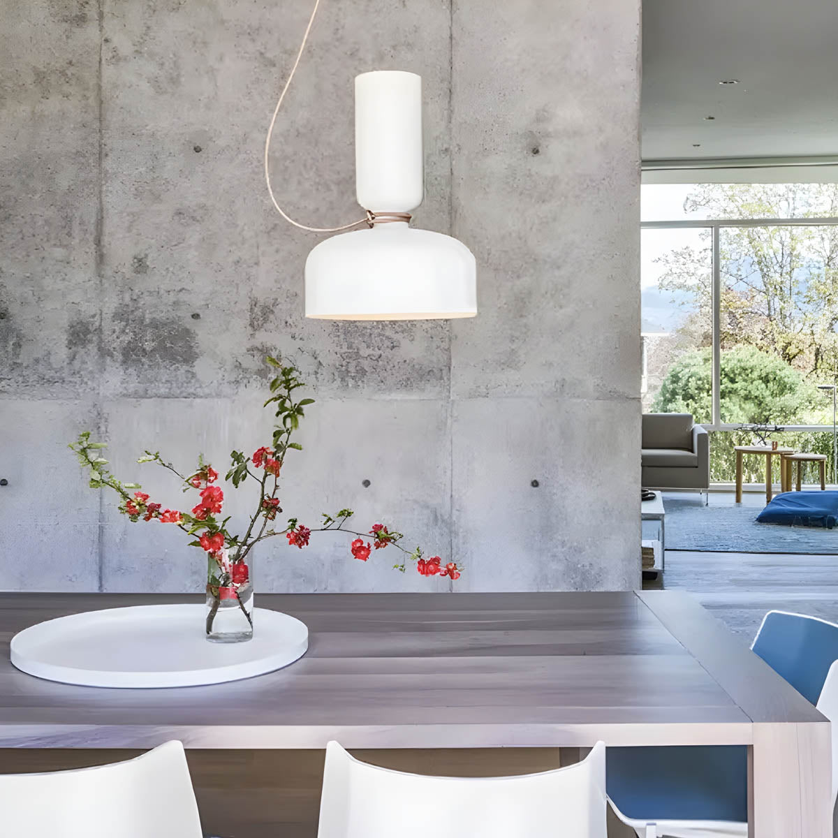 "Moderne pendellampe med geometrisk design, sirkulær form, og dristige kurver, perfekt for interiørbelysning."
