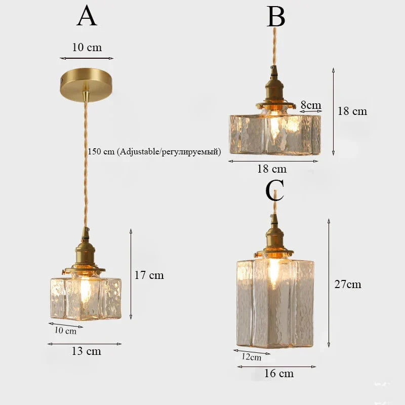 "Moderne retro glasslampe med sofistikerte gullfargede ledninger, elegant hengende design for luksuriøst interiør."