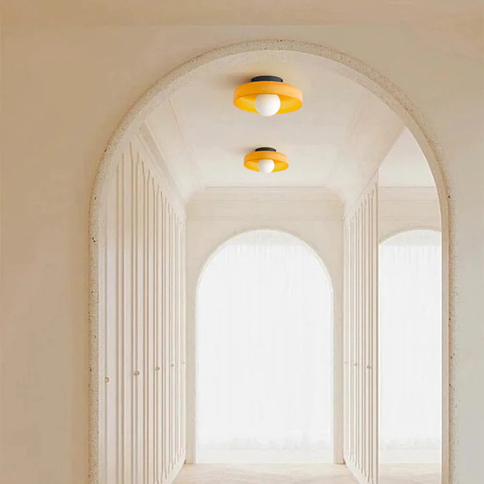 "Moderne rund taklampe med varm belysning, sofistikert glassdesign i grønn, hvit eller rosa matt finish."