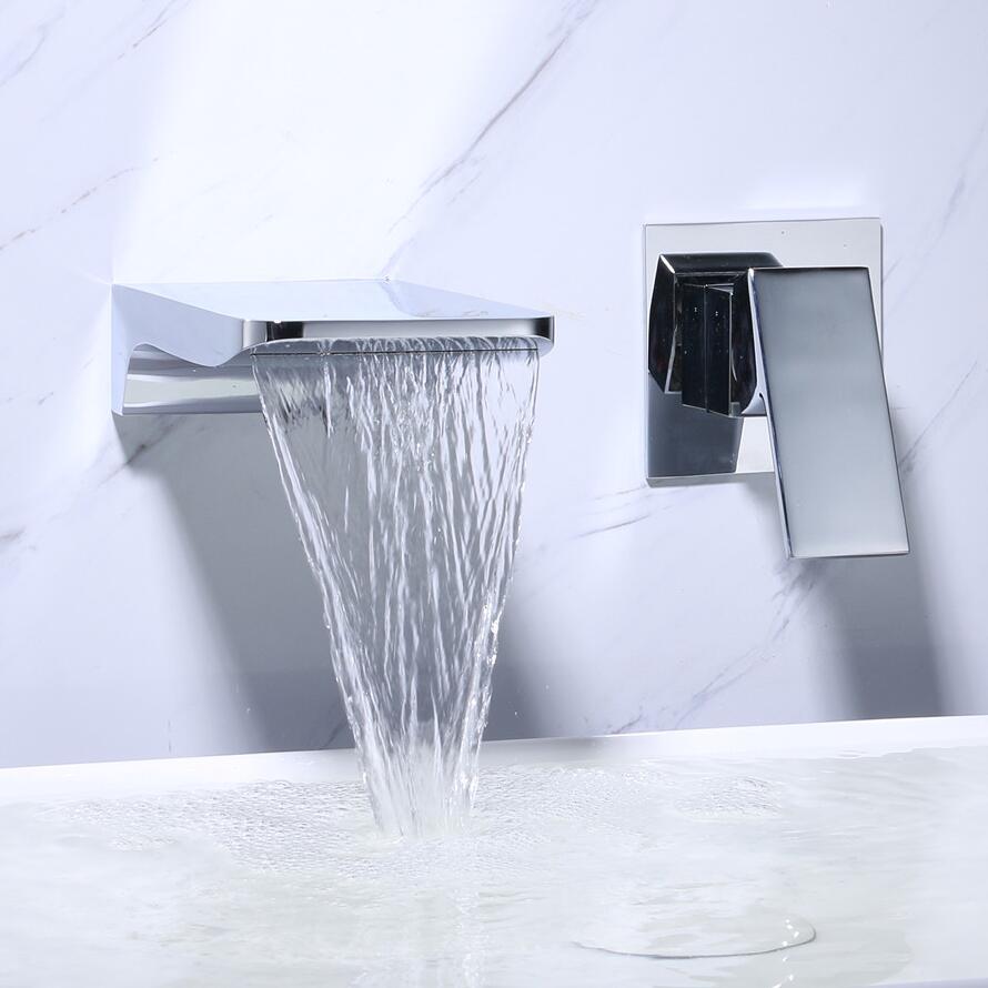 Stilren veggkran med berøringsfri funksjon. Moderne sølv design for bad, fossestråle, vannbesparende og hygienisk.