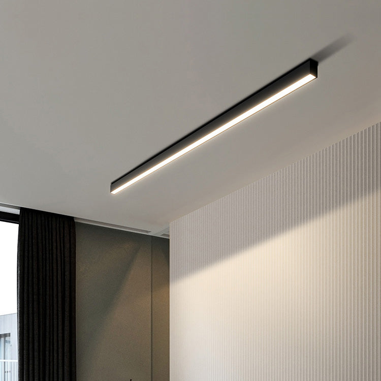 "Moderne skandinavisk LED-taklampe i aluminium og akryl, stilfull med nordisk eleganse, perfekt for stue og kjøkken."