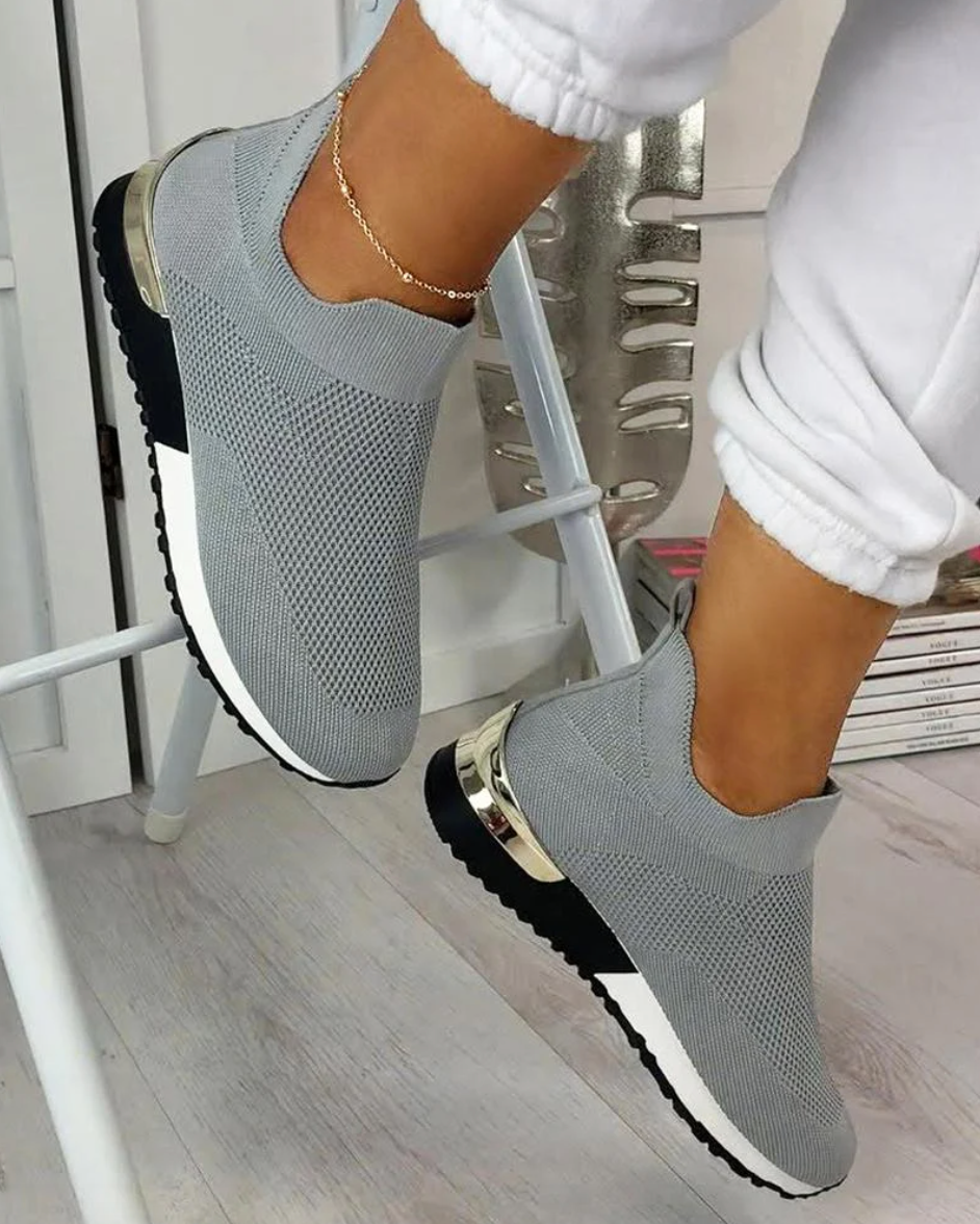 Lette, moderne slip-on joggesko for kvinner, elegant design for hverdagsbruk og komfortabel fritid.