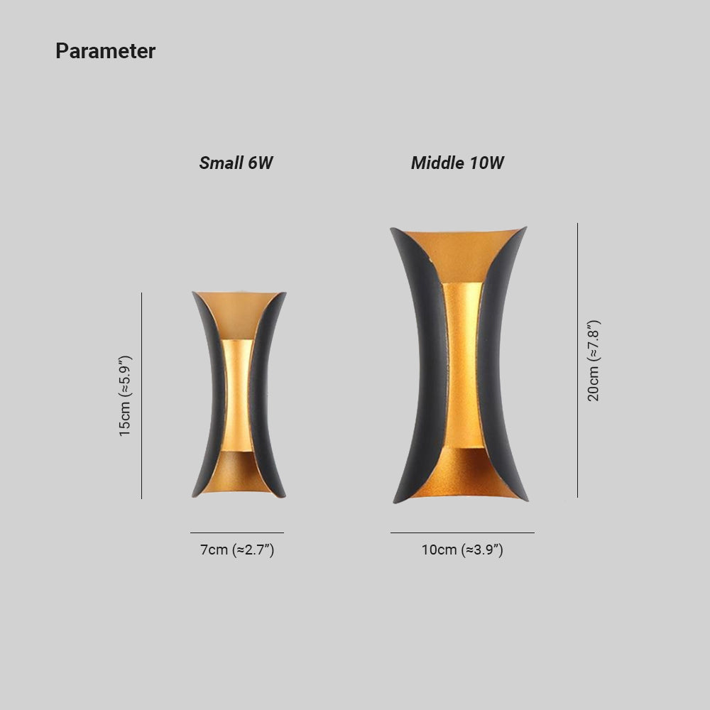 Moderne sort og gull LED vegglampe for utendørs bruk, IP65 værbestandig, stilfull design for hagebelysning.