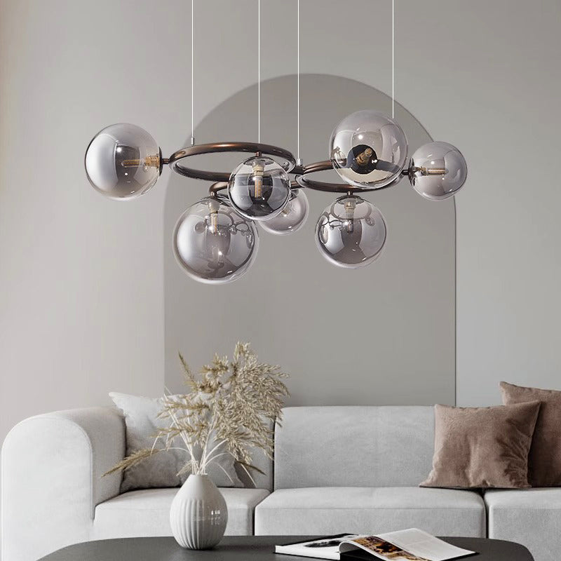 "Moderne spisebordslampe med tre justerbare ringer, stilrent design og holdbar kvalitet for minimalistisk interiør."