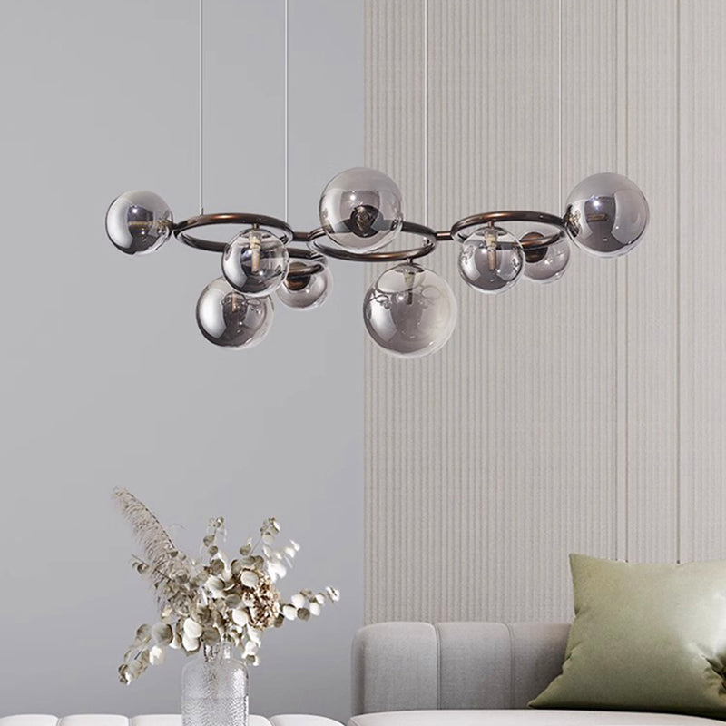 "Moderne spisebordslampe med tre justerbare ringer, stilrent design og holdbar kvalitet for minimalistisk interiør."